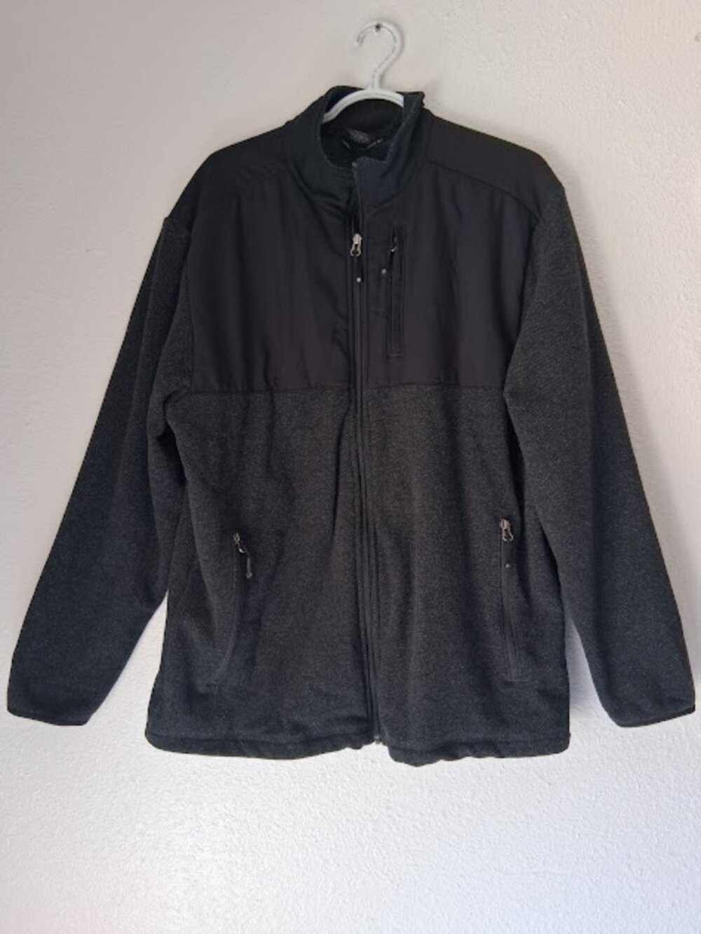 Solaris men's size XL black and gray fleece jacket